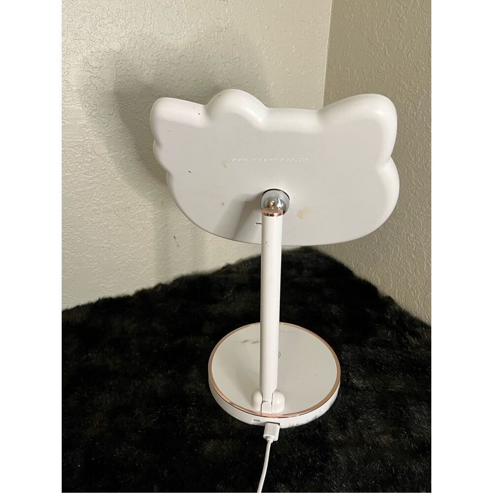 Hello Kitty LED Rechargeable Makeup Mirror - Picture 2 of 7